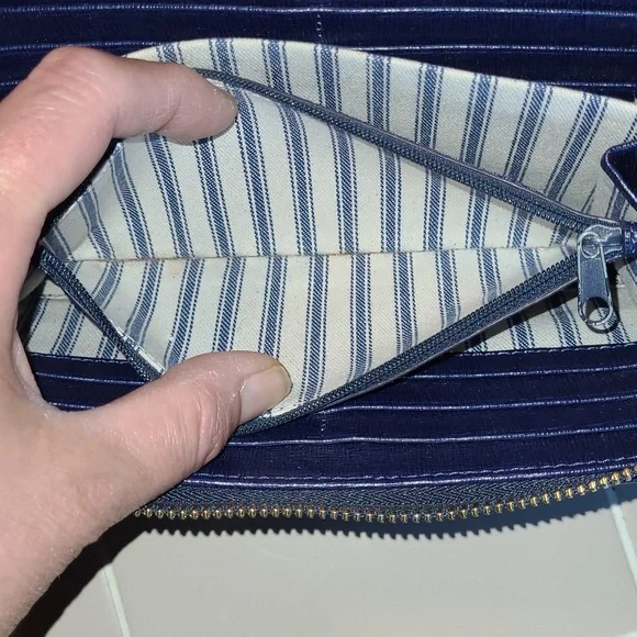 Dooney & Bourke Navy Blue Large Wristlet-Pre-loved. - Picture 10 of 12